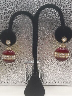 07.08.26-1 Eisenberg Ice Vintage Ornament Earrings in Red 😱
